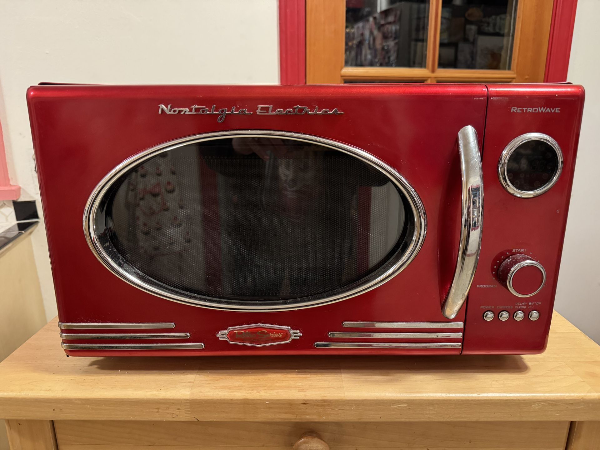 Nostalgia Electric Retro Series Red Microwave 800W