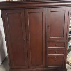 Beautiful cherrywood finish Desk/computer station