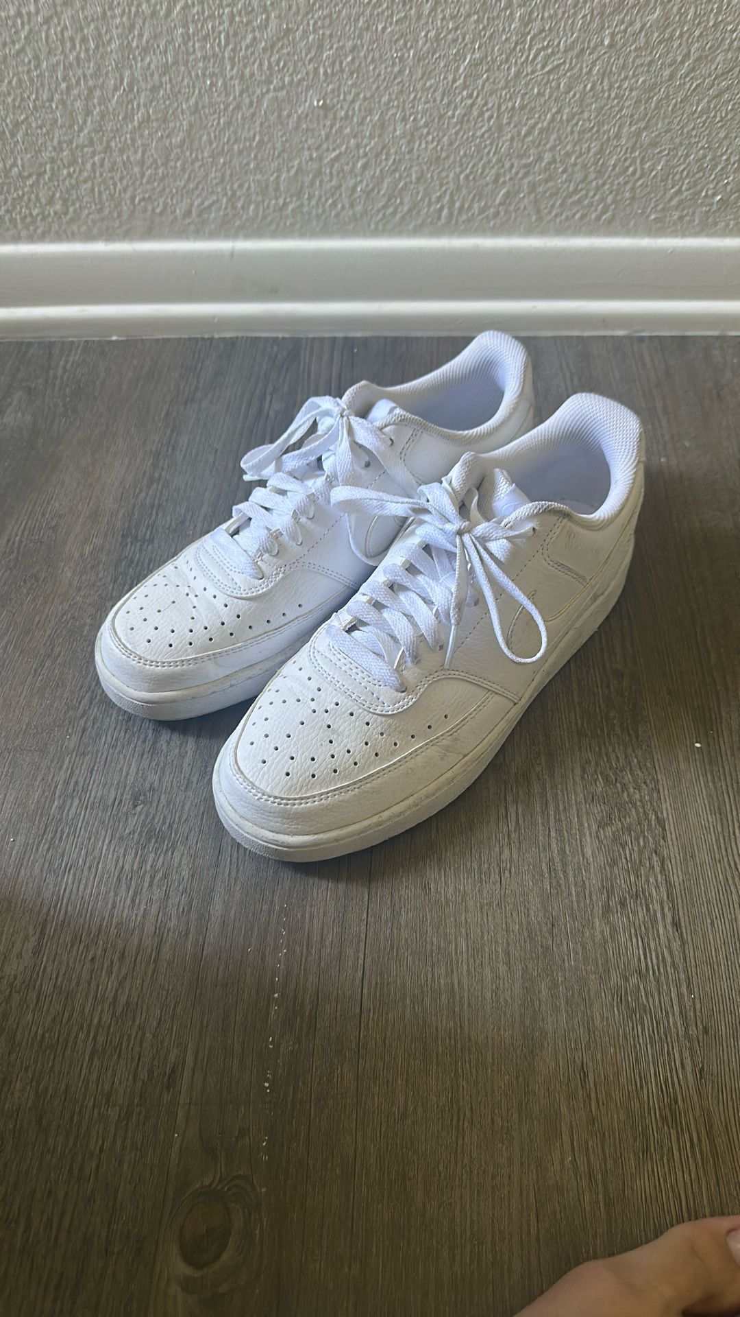 Nike Air Force White Shows