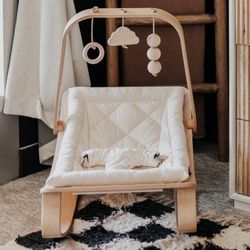 Levo Rocker & Activity Arch