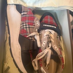 Burberry Men Size 10