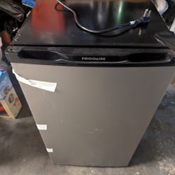
Frigidaire 4.5 Cubic Feet Mini Fridge with Top Freezer Silver