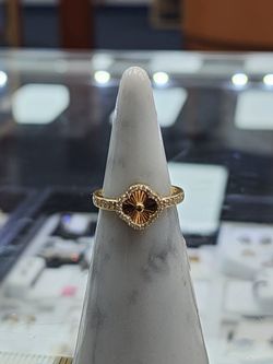 14k Gold Clover ring Perfect For VALENTINES