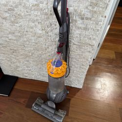 Dyson Upright Strong Vacuum 