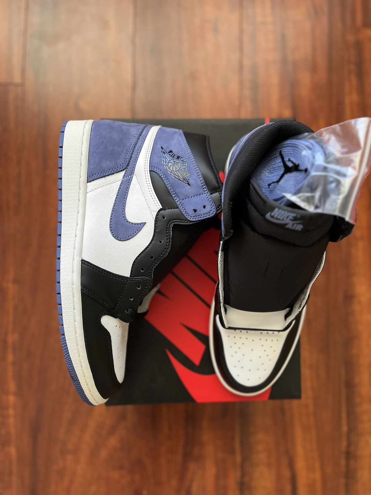 靴 Nike Air Jordan 1 Retro High \"Blue Moon\" Air Jordan 1 Retro High OG 'Blue Moon' 555088-115
