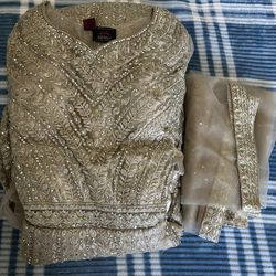 Beautiful Women’s Gown – Size Small – Like New