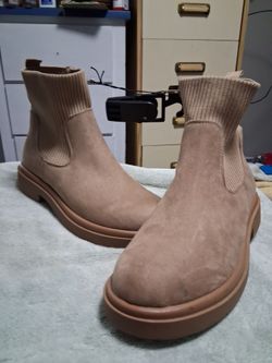 Brand new ladies size7 brown suede zipper on side dressey boot