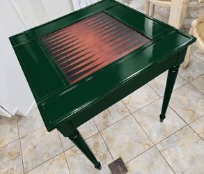 Game table chess table set up sliding drawer with chess.
26x26
29