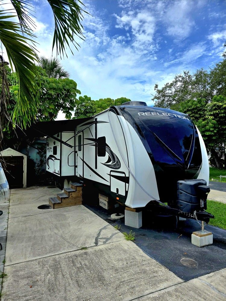 2023 Grand Design Reflection 297RSTS Travel Trailer. Video Attached