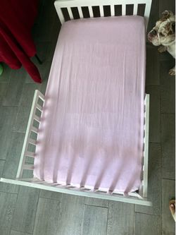 Toddler bed w/ mattress