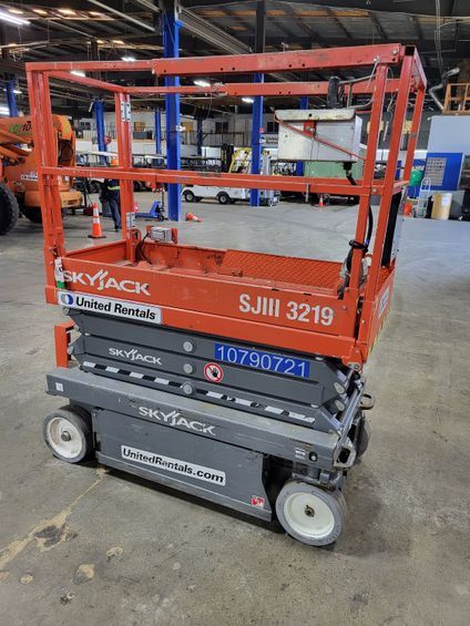 2018 19’ SKYJACK SCISSOR LIFT