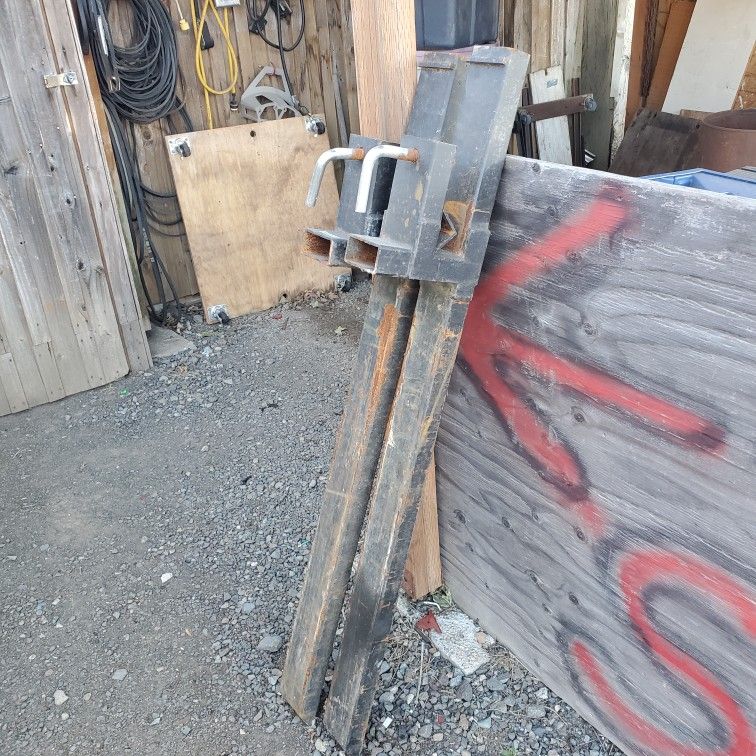 Clamp-on Tractor Forks