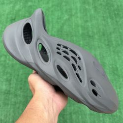 ADIDAS YEEZY FOAM RNR “CARBON” (Size 11, Men’s)