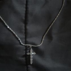 Mosssiante Cross with Silver Rope