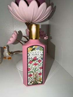 Gucci floral perfume