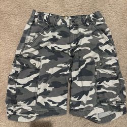 Rare Vintage Camo carhartt cargo shorts, size 34” 32”