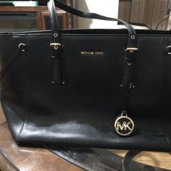 Michael Kors bag 100 Authentic, look new
