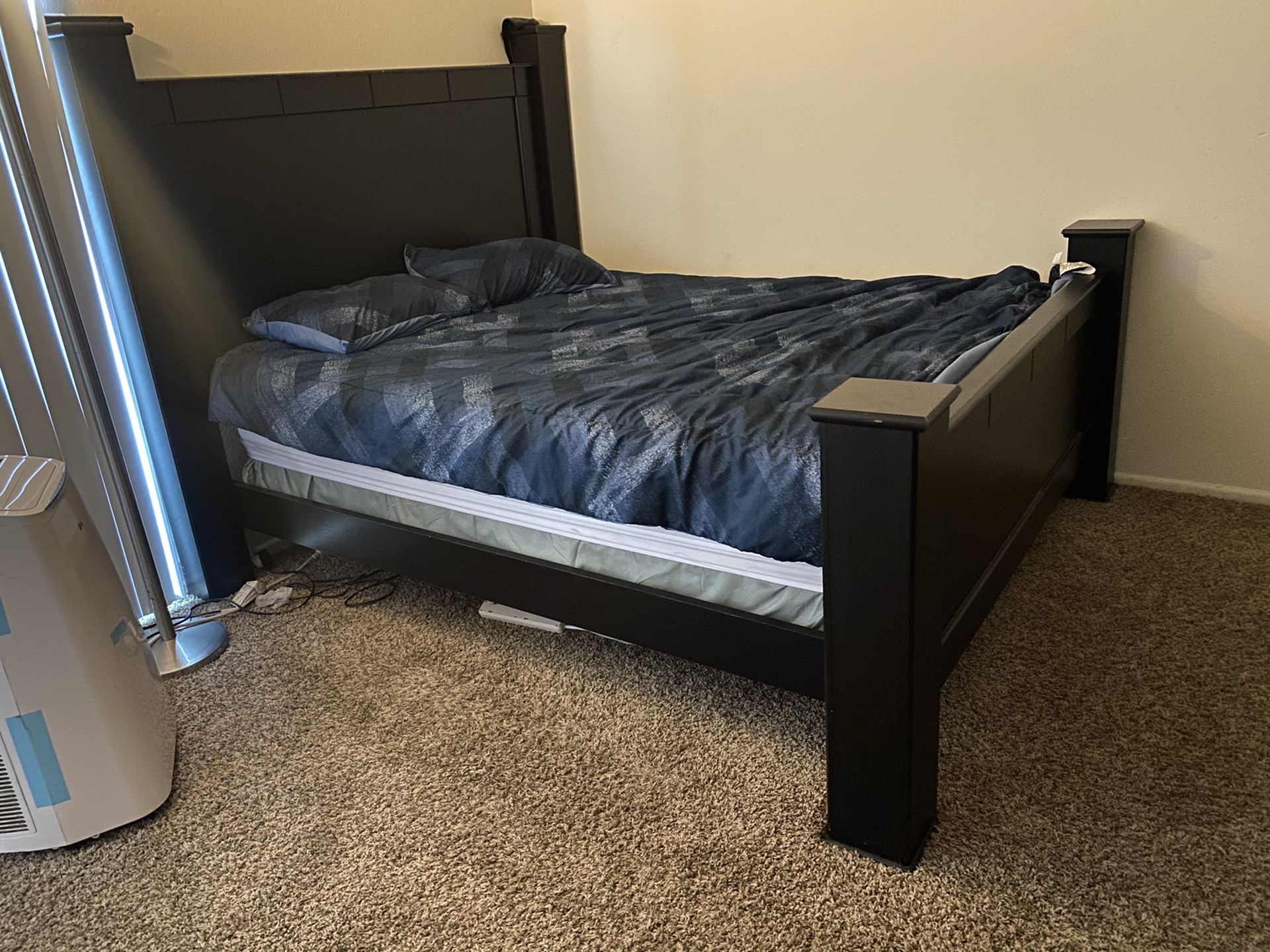 For sale. Bed set-