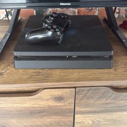 PLAYSTATION 4 + Controller
