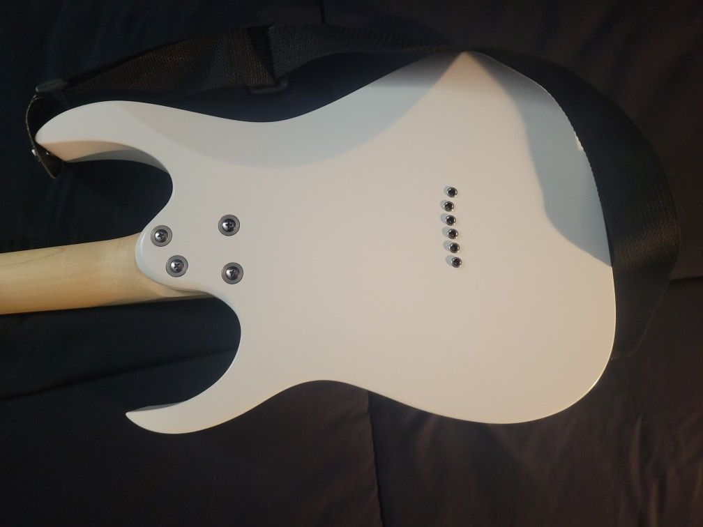 New IBANEZ 3/4 electric Guitar For Kids Never Used. Comes With Practice Amp $120