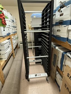 Rubbermaid Full Size 18 Slot Cooking Sheet Rack