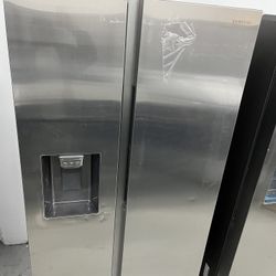 (counter depth) Samsung side-by-side refrigerator with icemaker on the outside— (Scratch/dent)