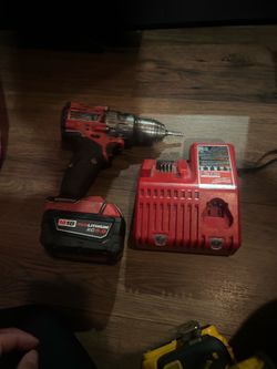 Milwaukee M18 FUEL 1/2" Hammer Drill/Driver (model 2904-20) paired with an M18 REDLITHIUM XC 5.0 Ah battery w/ multi-voltage charger.