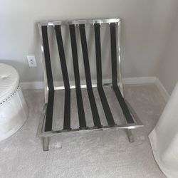 Lounge Chairs 