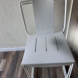 4 Metal White Chairs 