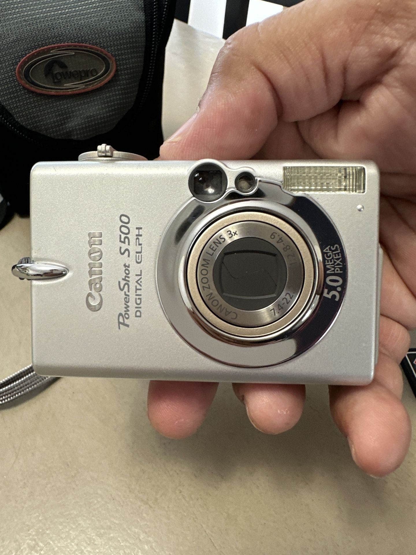 Canon PowerShot S500 Digital ELPH 5Mp