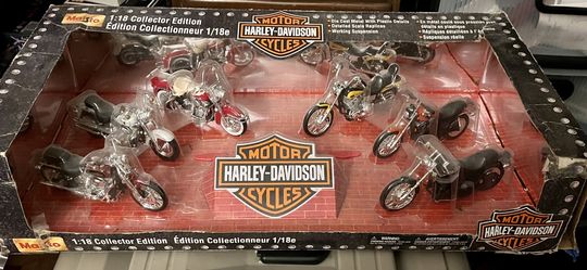 HARLEY DAVIDSON MOTOR CYCLE COLLECTION