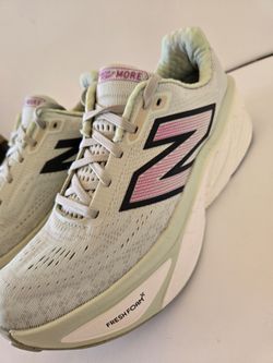 New Balance Women's Size 8 Shoes