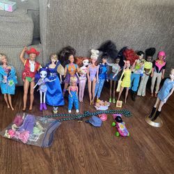 Colección De Barbies Con Sus Accesorios 