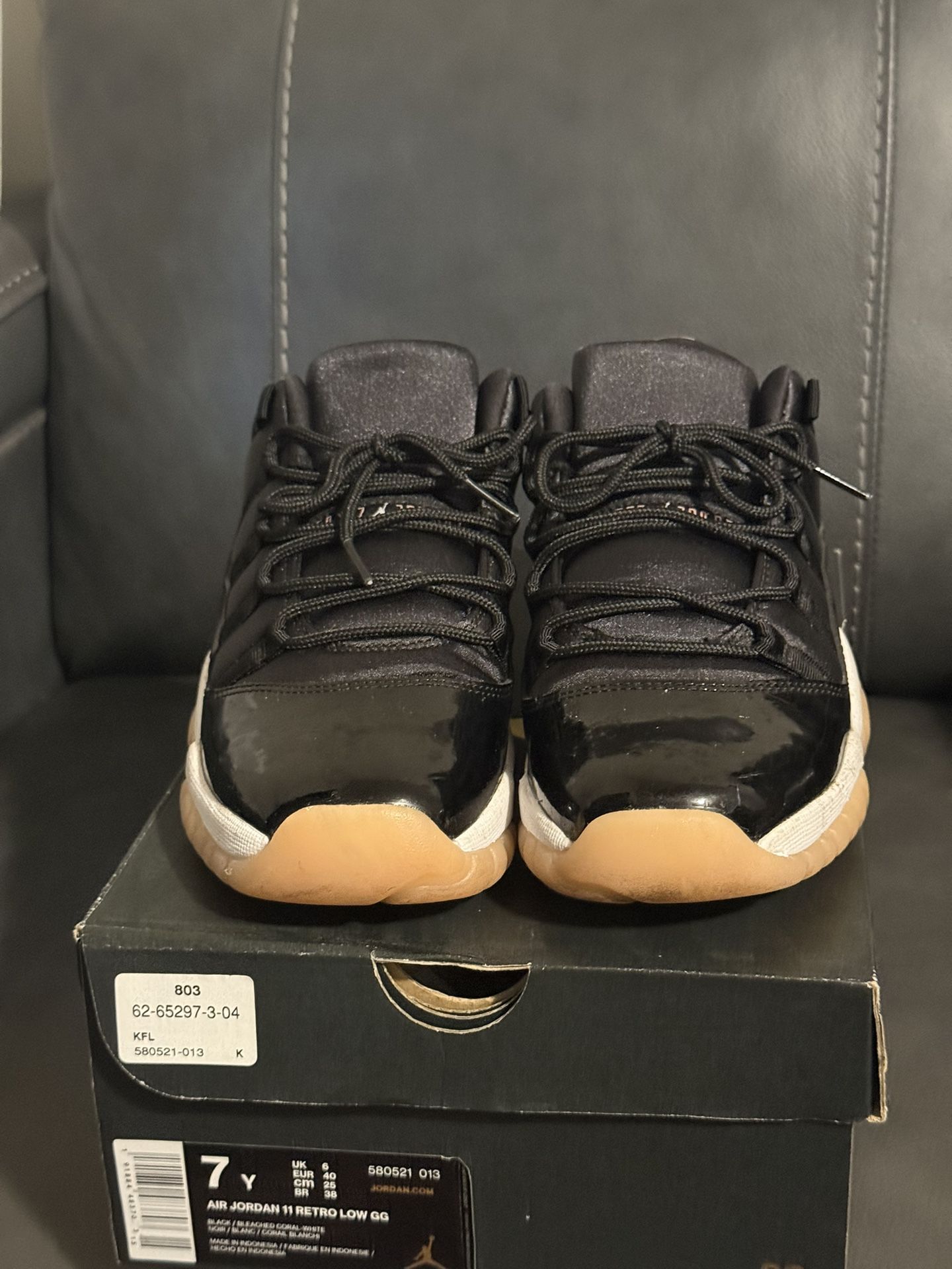 Jordan 11 Peach Coral