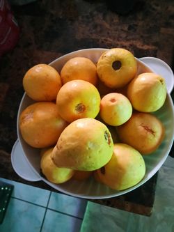 Guayabas guavas