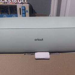 Cricut Explore 3 Bundle - Tools + Mat + Sticker Paper + Laminates - Works Great!