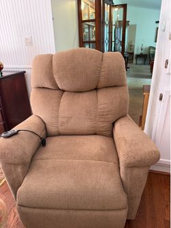 La-Z-Boy Power Lift Recliner