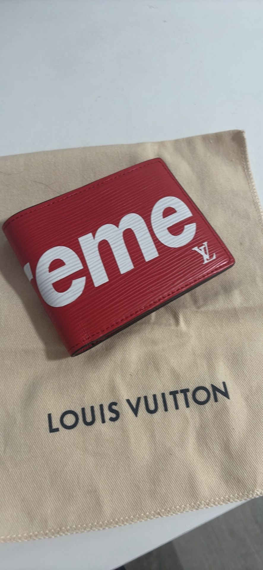 SUPREME LV Designer