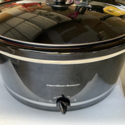Hamilton Beach Slow Cooker, Extra-Large Capacity, Serves 10+, 8 Quarts, Black, 33185  Hardly ever used.  Asking price is $35.00  Pick up in Powder Spr