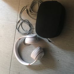 Beats Solo 4 Noise Cancellation