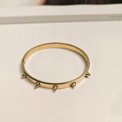 5 spike bracelet in mint condition!