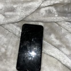 iPhone 8 (128GB) - Cracked screen  (READ DESCRIPTION)