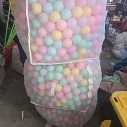 400 plastic balls