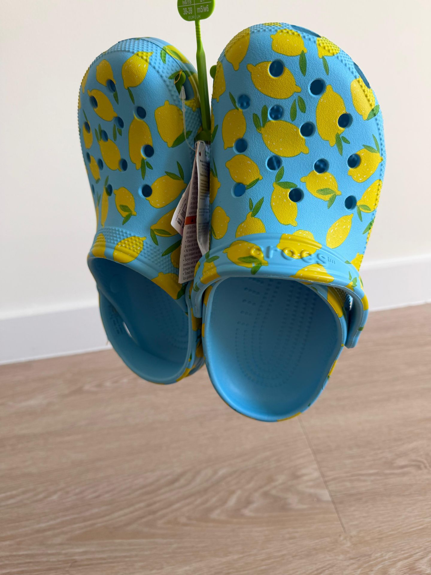 New crocs men’s 6 w8