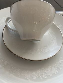 Beautiful Kenmark Venetian Lace China 2171