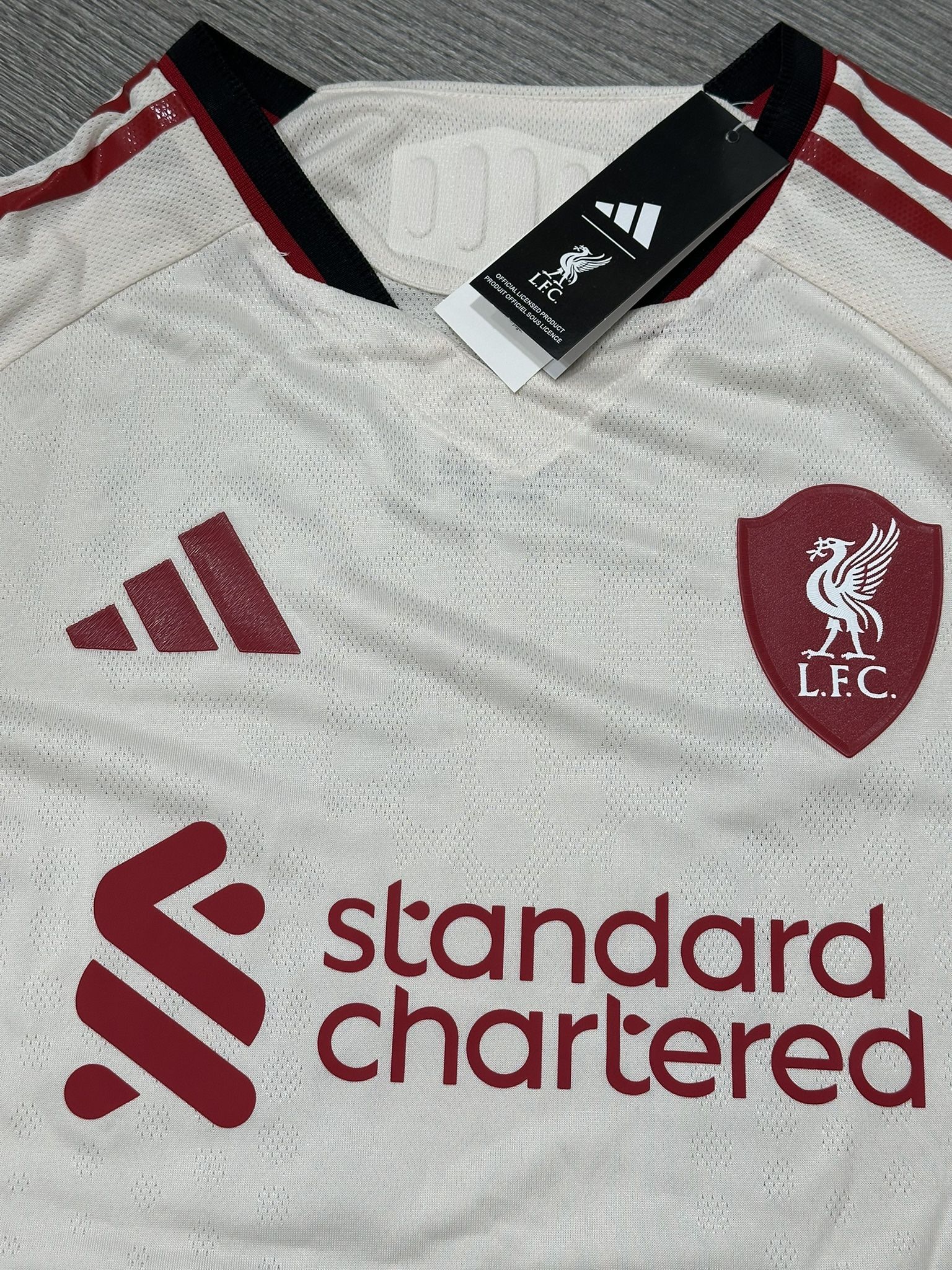 AWAY JERSEY LIVERPOOL 2025-26. PLAYER VERSION . SIZE 2XL. SALAH 11.