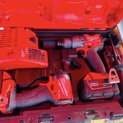 Milwaukee M18 FUEL 18V Lithium-Ion Brushless Cordless Hammer Drill and Impact Driver Combo Kit (2-Tool) with 2 Batteries