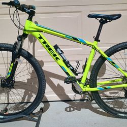 29 inch Trek Marlin 5 mountain bike