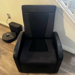 Gaming Chair With Storage and Built-in Speakers