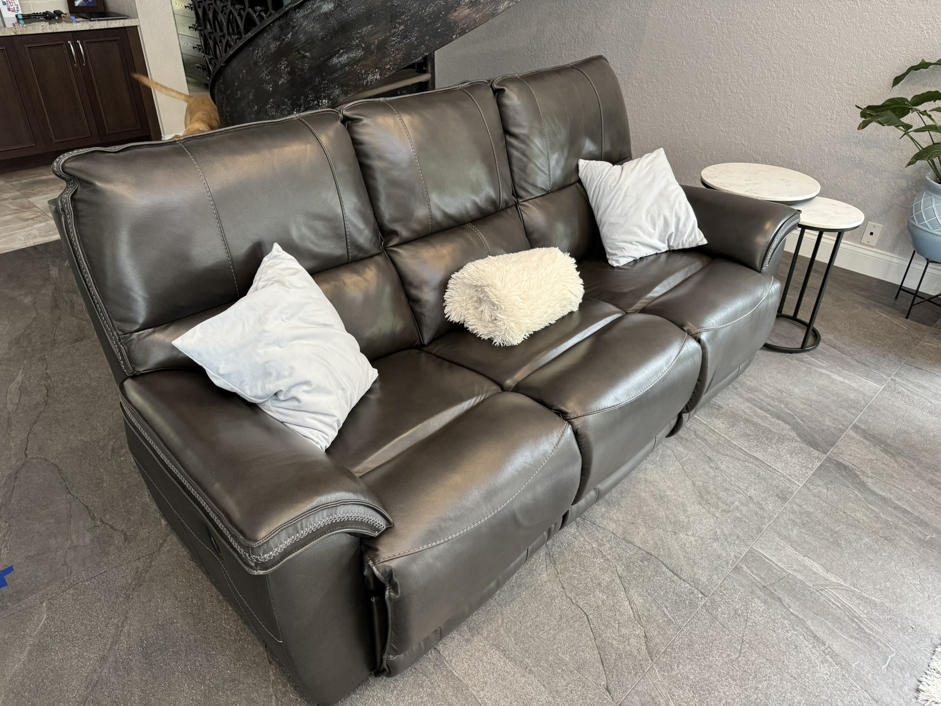 La-Z-Boy Norris Reclining Sofa – Triple Comfort Seating